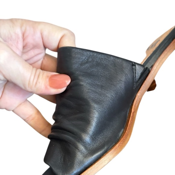 Sofft Chrissie Black Leather Heeled Slide
Sandals size 8.5 preloved - Picture 11 of 11